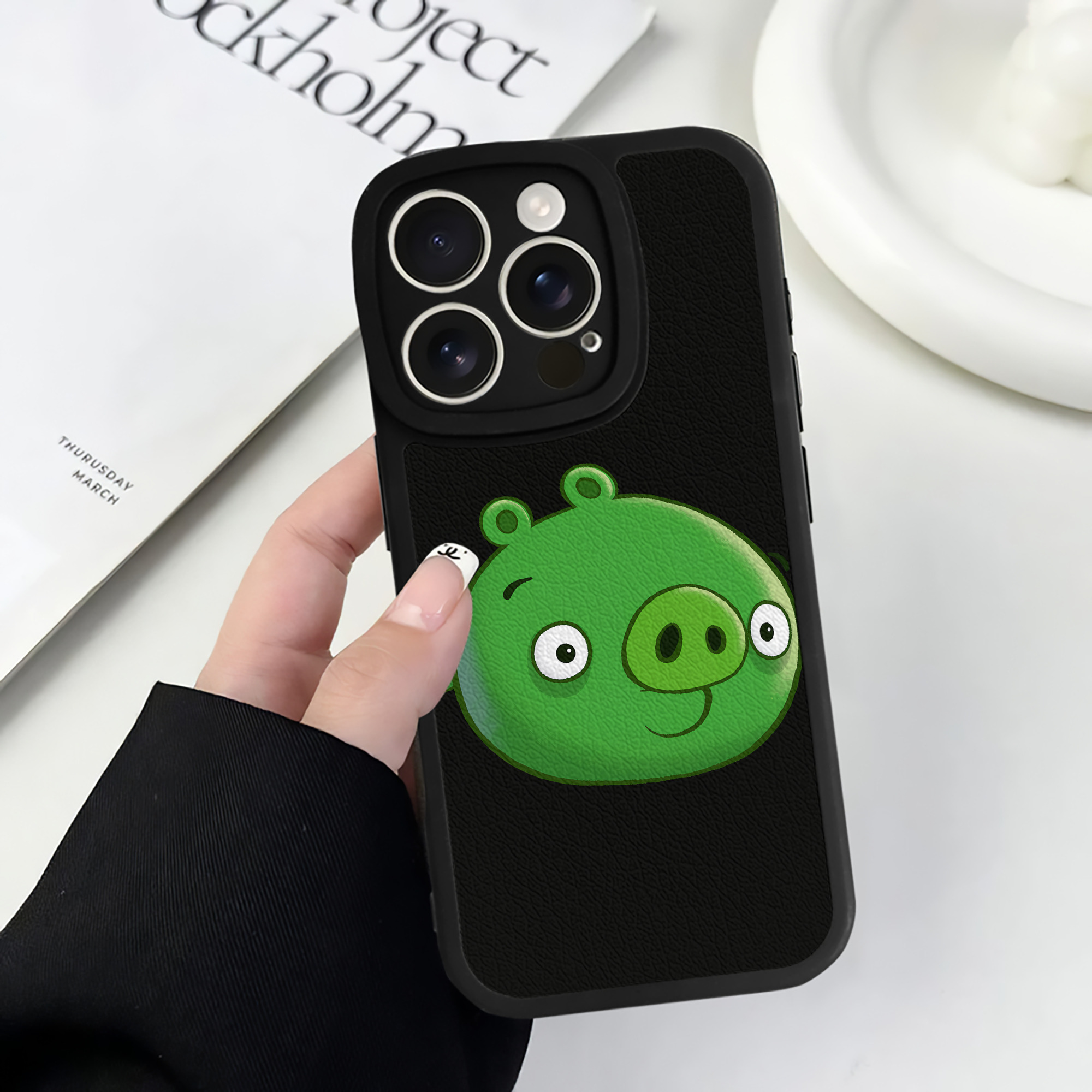 （画像用） Angry Birds アングリーバード 【iPhone 16シリーズ対応】シリコンスマホケース（レザー調） 材質：シリコン